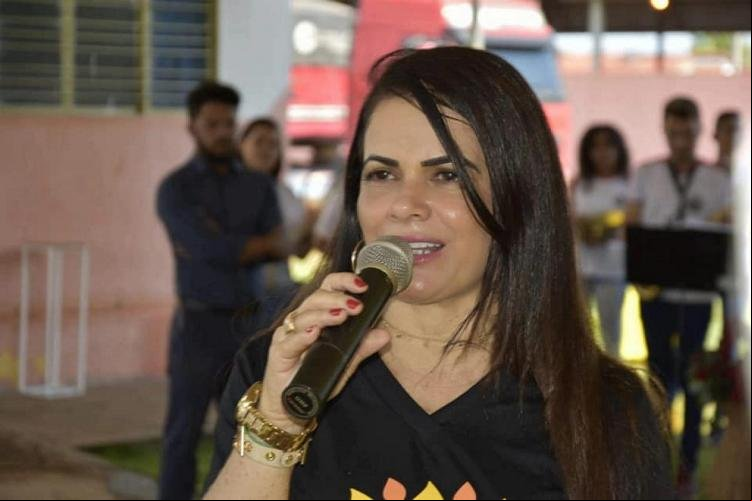 Prefeita de Cocalinho aumenta o próprio salário para R$ 19 mil