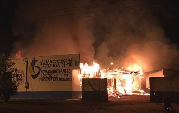 Polícia prende duas advogadas e mais 4 por envolvimentos em incêndio da Prefeitura de Nova Bandeirantes