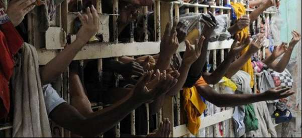 População carcerária do Brasil cresce 74% em sete anos