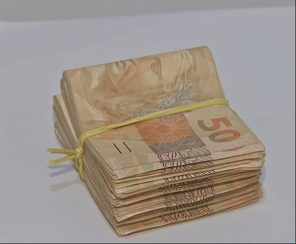 Funcionário é preso suspeito de furtar R$ 5 mil de caixa eletrônico