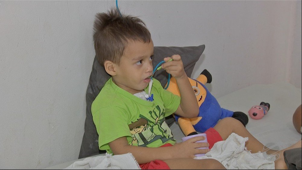Menino de 3 anos tem esôfago corroído em Colniza após ingerir soda cáustica que estava em quintal de vizinho