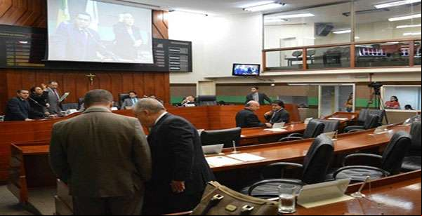 Vereadores de Cuiabá desistem de nova verba de custeio de R$ 5,2 mil