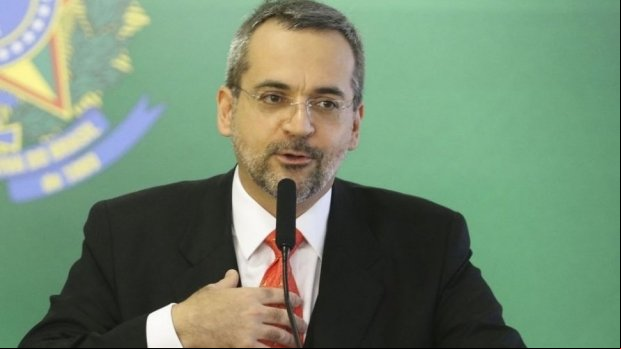MEC vai exigir contratação de professor sem concurso para universidade que aderir ao Future-se