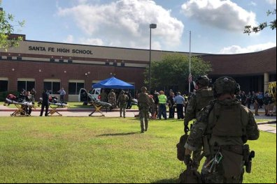 Atirador mata pelo menos 8 em escola no Texas
