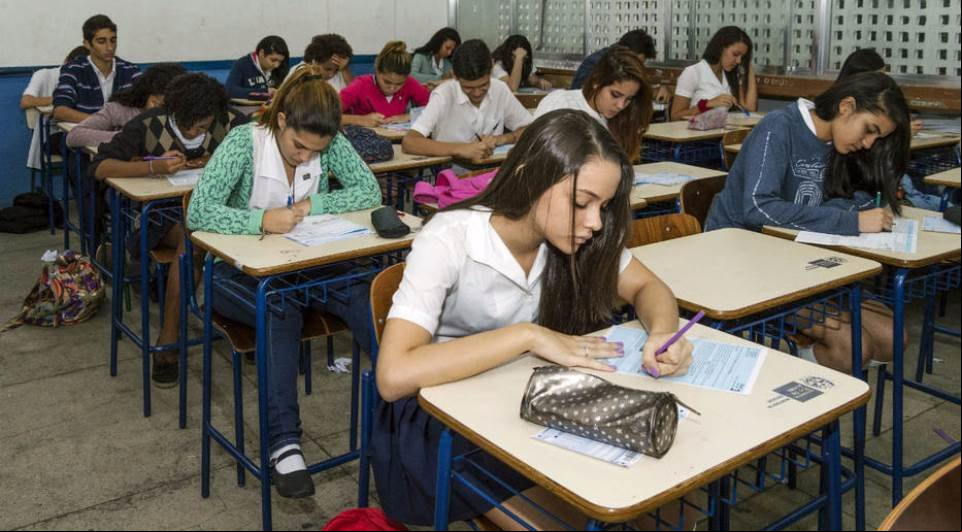 Mais de 50% dos alunos do 3º ano têm nível insuficiente em leitura e matemática
