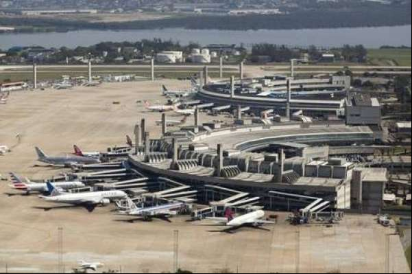 Avião é evacuado no Galeão após suspeita de bomba