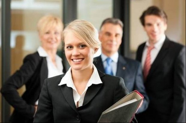 Mulheres têm mais estudo, mas salário dos homens ainda é maior