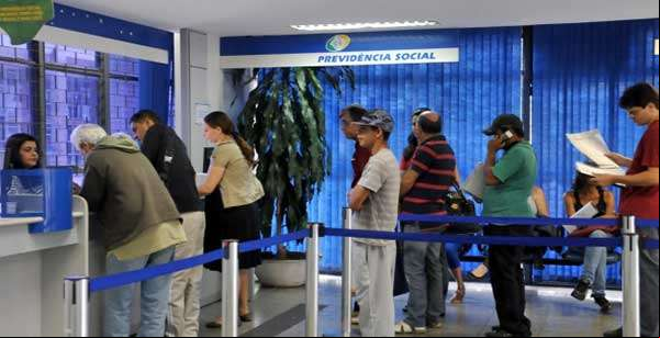 Greve dos servidores faz INSS só agendar aposentadoria para 2016