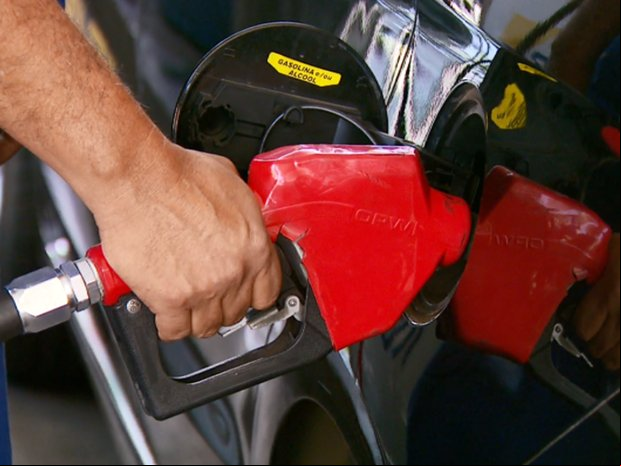 Preço da gasolina e do diesel tem novo reajuste amanhã nas refinarias
