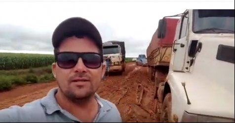 Motorista expõe situação de estrada em Sorriso e mostra caminhões atolados
