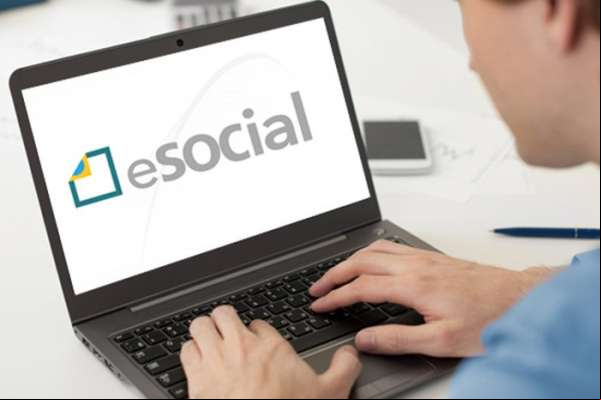 Empregadores domésticos têm até hoje para pagar guia de fevereiro do eSocial