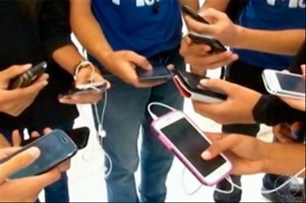 MT: Alunos são proibidos de usar celular e tablets em sala de aula