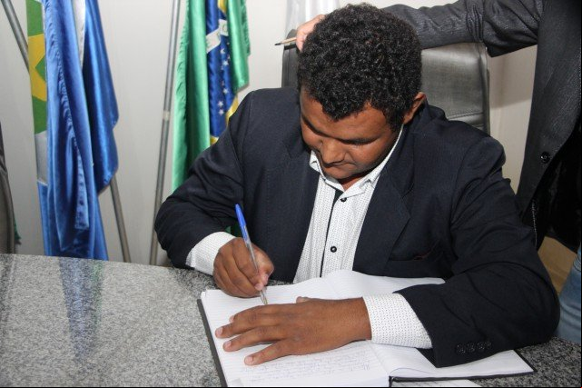 Vereador Oseia solicita aumento do piso salarial para agentes comunitários de saúde e agentes de combates a endemias em Colniza-MT