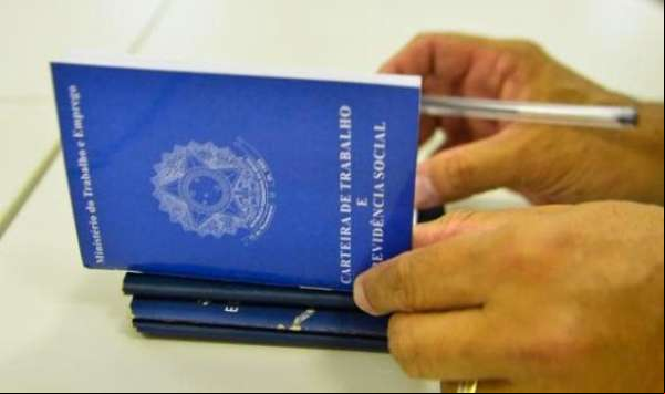 Grupo aprova seguro-desemprego para viúva devido morte do marido