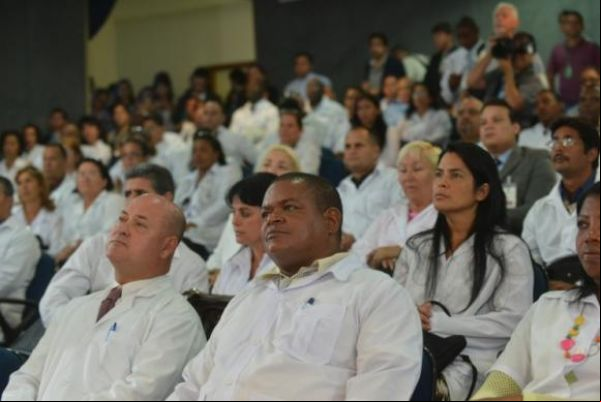 Profissionais do Mais Médicos devem se apresentar até hoje nos municípios