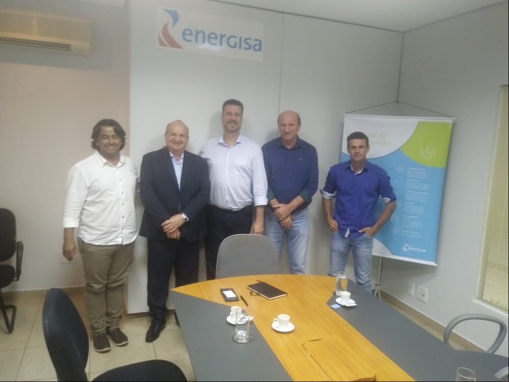 Vereador Walzinho de Colniza continua cobrando o mais rápido possível as ligações de energia no município 