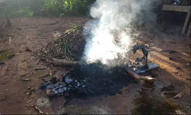 Mulher comete suicídio ateando fogo em seu próprio corpo