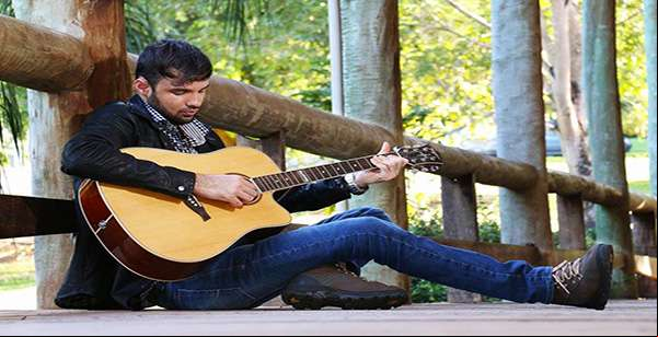 Cantor colnizense Adrian Ferraz é aprovado na primeira fase do X Factor Brasil
