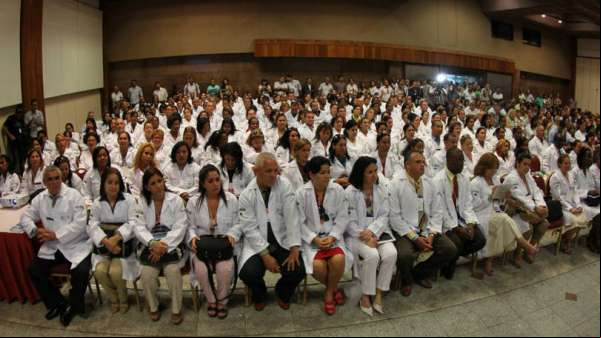 Publicada MP que sobe prazo de estrangeiros no Mais Médicos