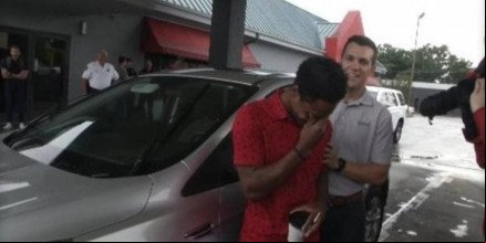 Homem caminha mais de 20 km para chegar no trabalho e ganha um carro da empresa