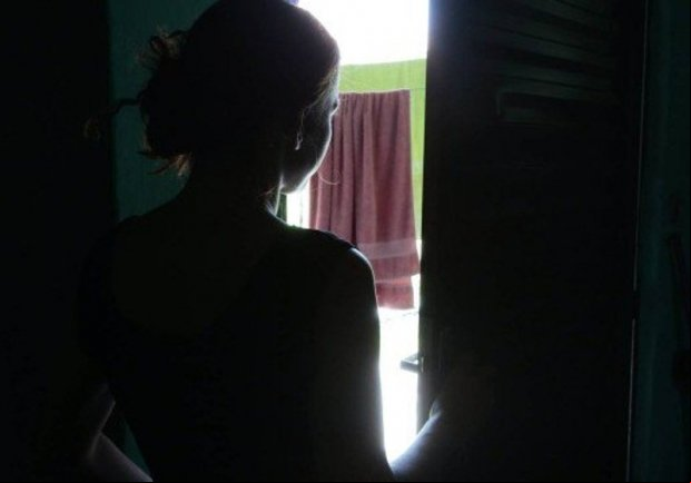 Mulher denuncia que foi filmada durante estupro