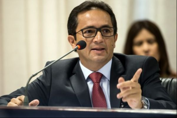 Governo anuncia concurso público para professores em MT