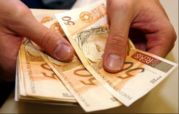 Dilma fixa em R$ 880 valor do salário mínimo a partir de 1º de janeiro