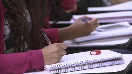 Universidade em MT é acusada de aumentar mensalidades para fraudar Fies