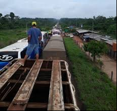 MST realiza 2º dia de bloqueio de rodovia em MT
