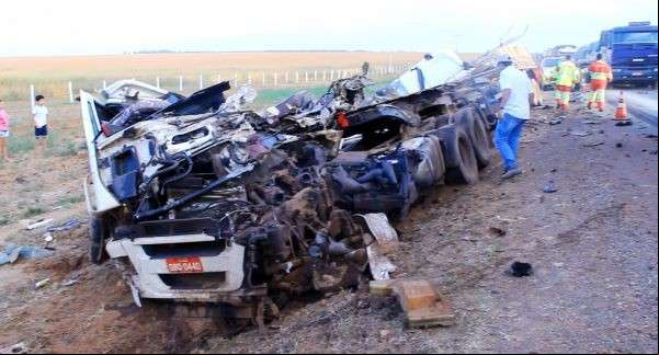 Motorista tem membros decepados e morre após colisão em rodovia federal