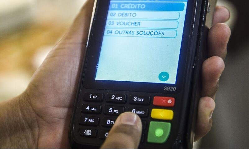 Lei proíbe pagamento por aproximação "automática" em MT
