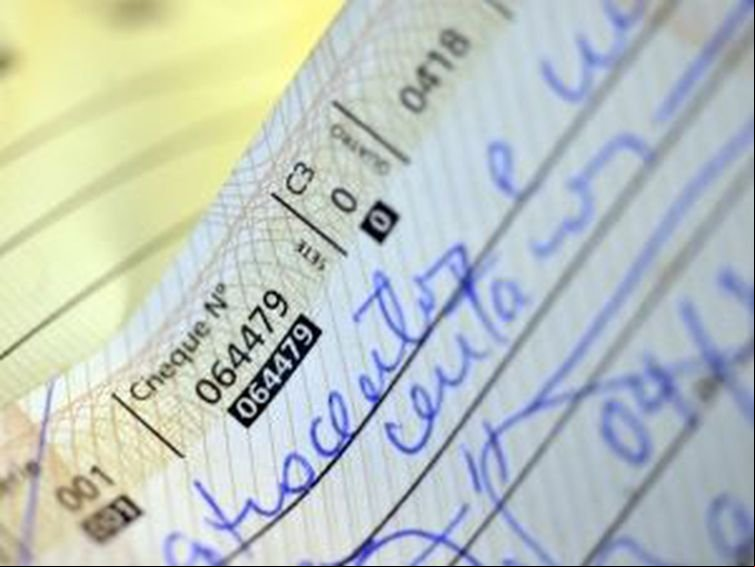 Taxa de juros do cheque especial sobe para 324,7% ao ano