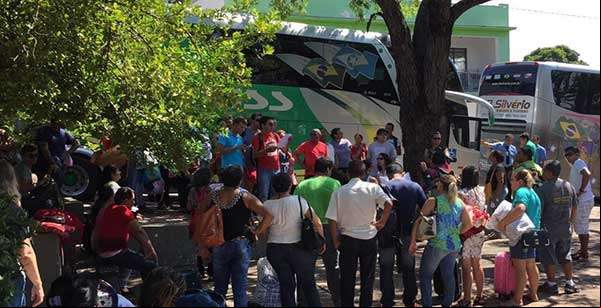 Caravana da Educação Pública de Mato Grosso ruma para a Marcha dos 100 Mil