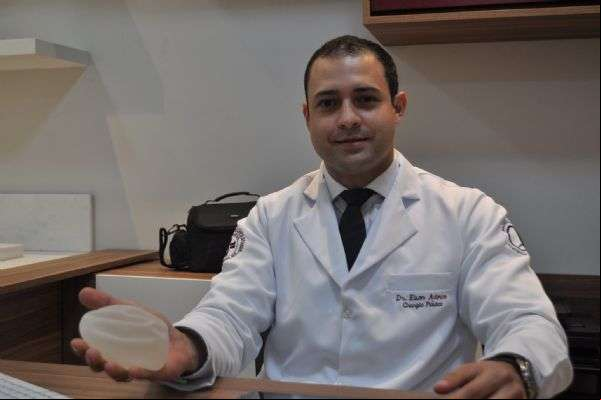 Cirurgia Plástica: Prótese de mama lidera, mas lipoaspiração a laser é novidade