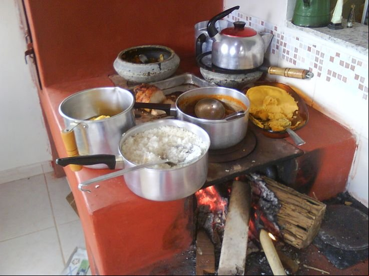 Com a alta do gás de cozinha fogão a lenha vira alternativa para consumidores