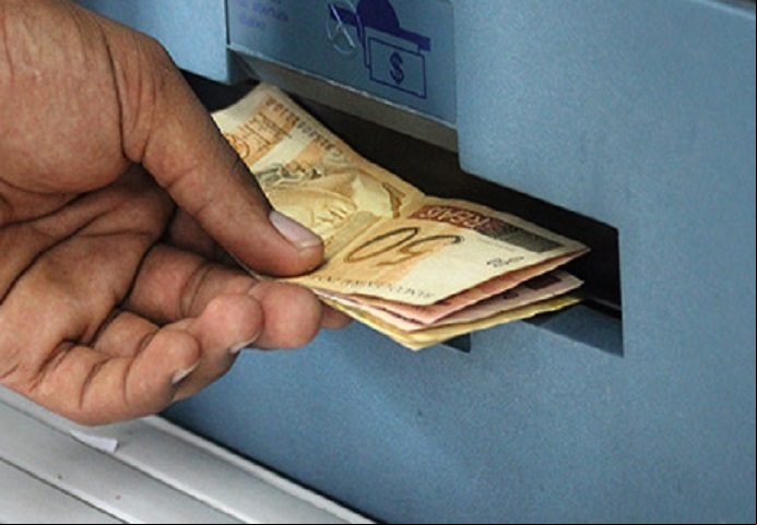 Estado paga salários dos servidores nesta 4ª; parcela do 13º cai dia 30
