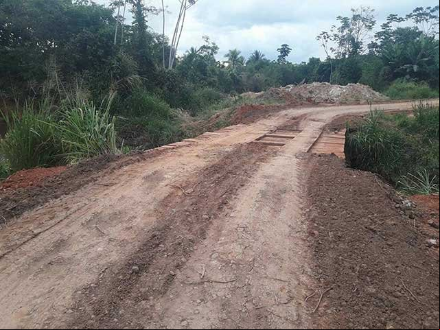 Secretaria de Obras realiza a revitalização da cabeceira da ponte que liga a COHAB 1 à Avenida Belo Horizonte em Colniza-MT
