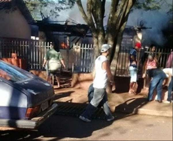 Um idoso e seus dois netos de 02 e 08 anos morreram após casa pegar fogo