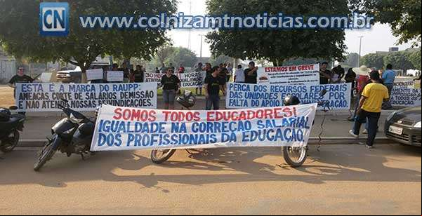 Educação Municipal de Colniza realiza um ato na praça da Bíblia