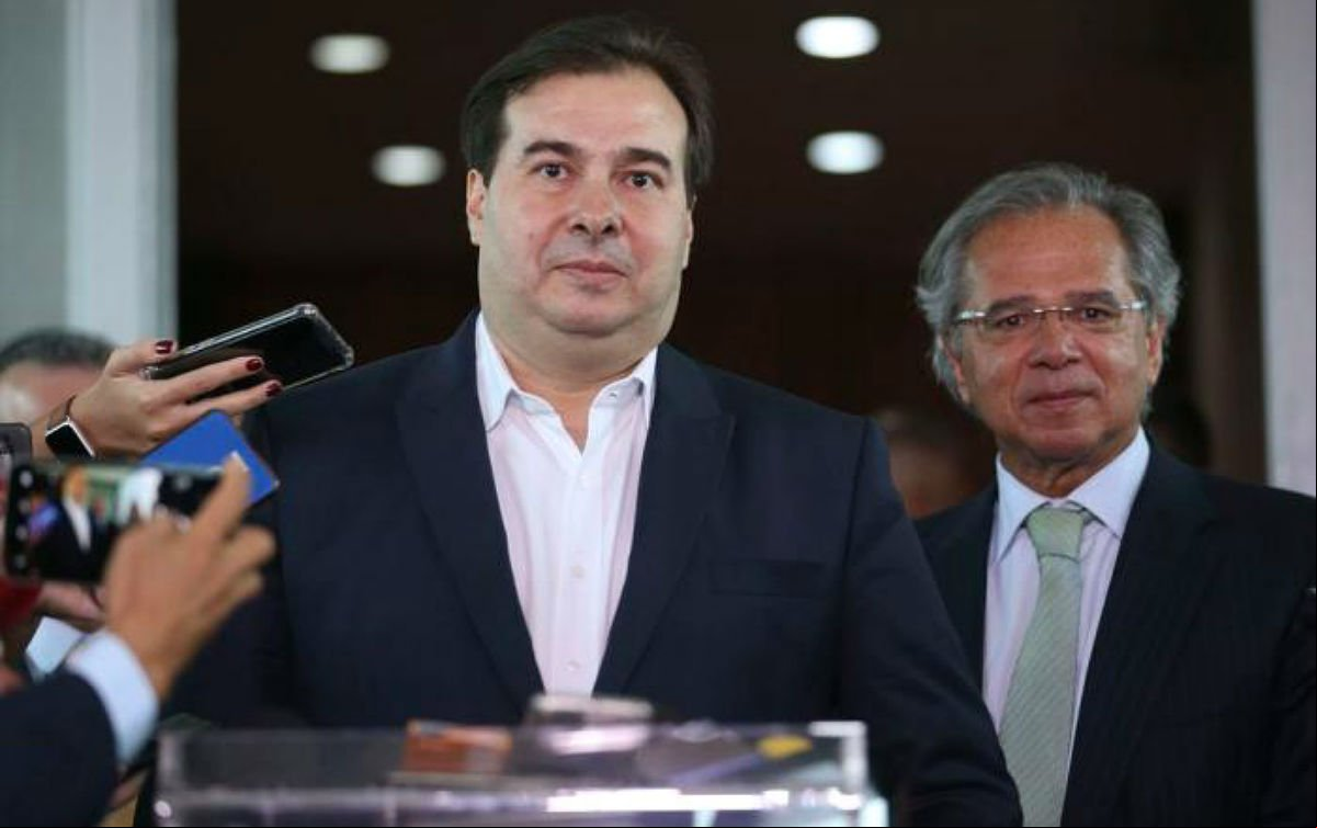 Governo quer cortar 25% de salário de servidores