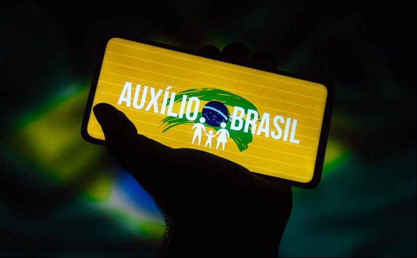 Decreto cria verbas para pagar Auxílio Brasil de R$ 400 em dezembro