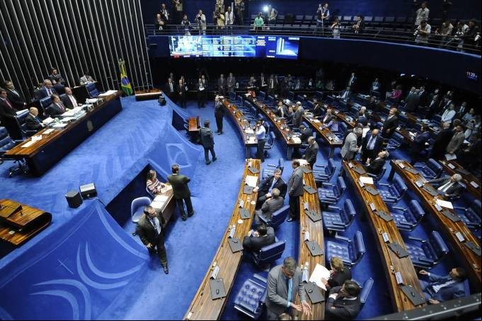 Senado aprova em 1ª turno fim do foro privilegiado para todas as autoridades