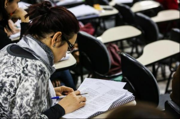 Mais de 90 concursos estão com inscrições abertas