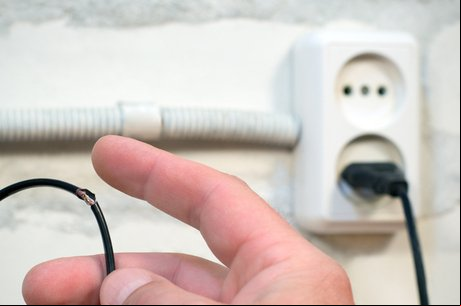Choque elétrico mata em média dois brasileiros por dia