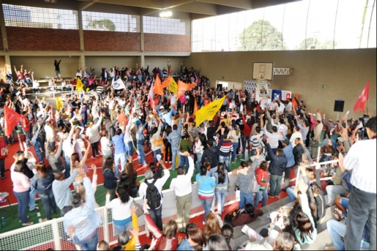 MT: Professores decidem manter paralisação por tempo indeterminado