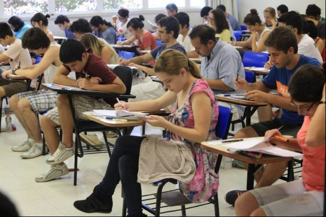 Na reta final para o Enem, foco deve ser em simulados e na leitura de notícias