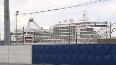 Navio com 609 pessoas é retido por Corona