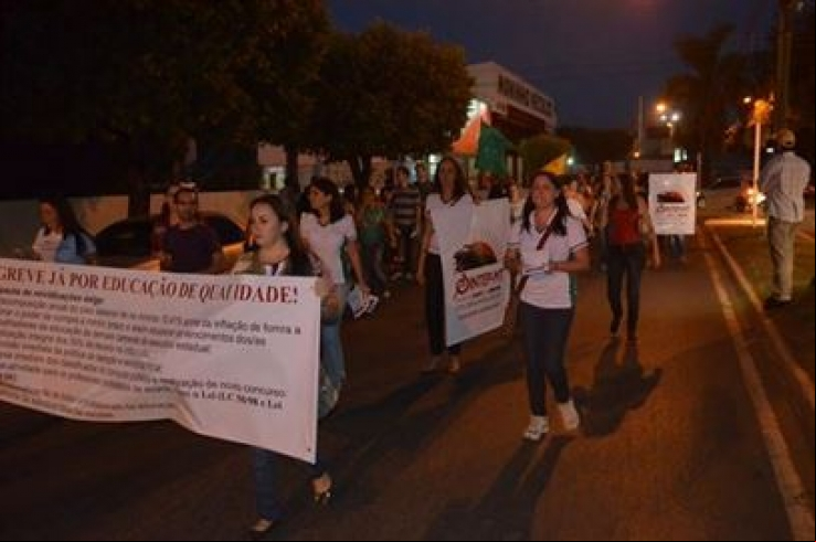 Governador de MT declara que não negocia com professores em greve