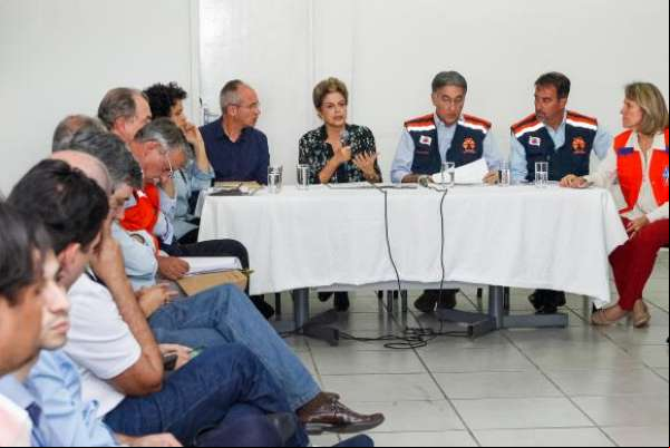 Governo multará mineradora Samarco em R$ 250 milhões, afirma Dilma