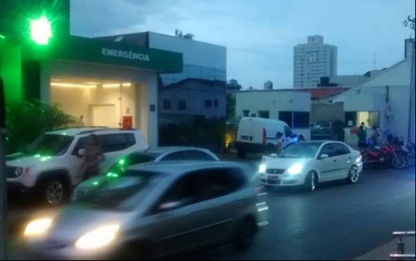 Criança de 2 anos morre após ser esquecida em carro por pais em Cuiabá